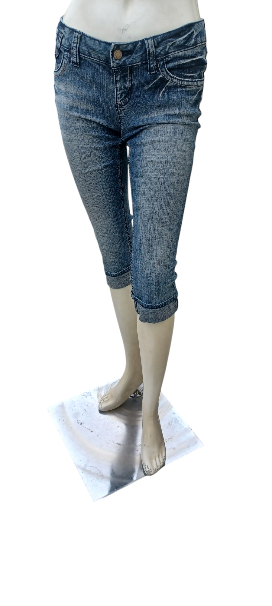 Sku 10027 PRE-OWNED....SO Crop Jeans Size 3