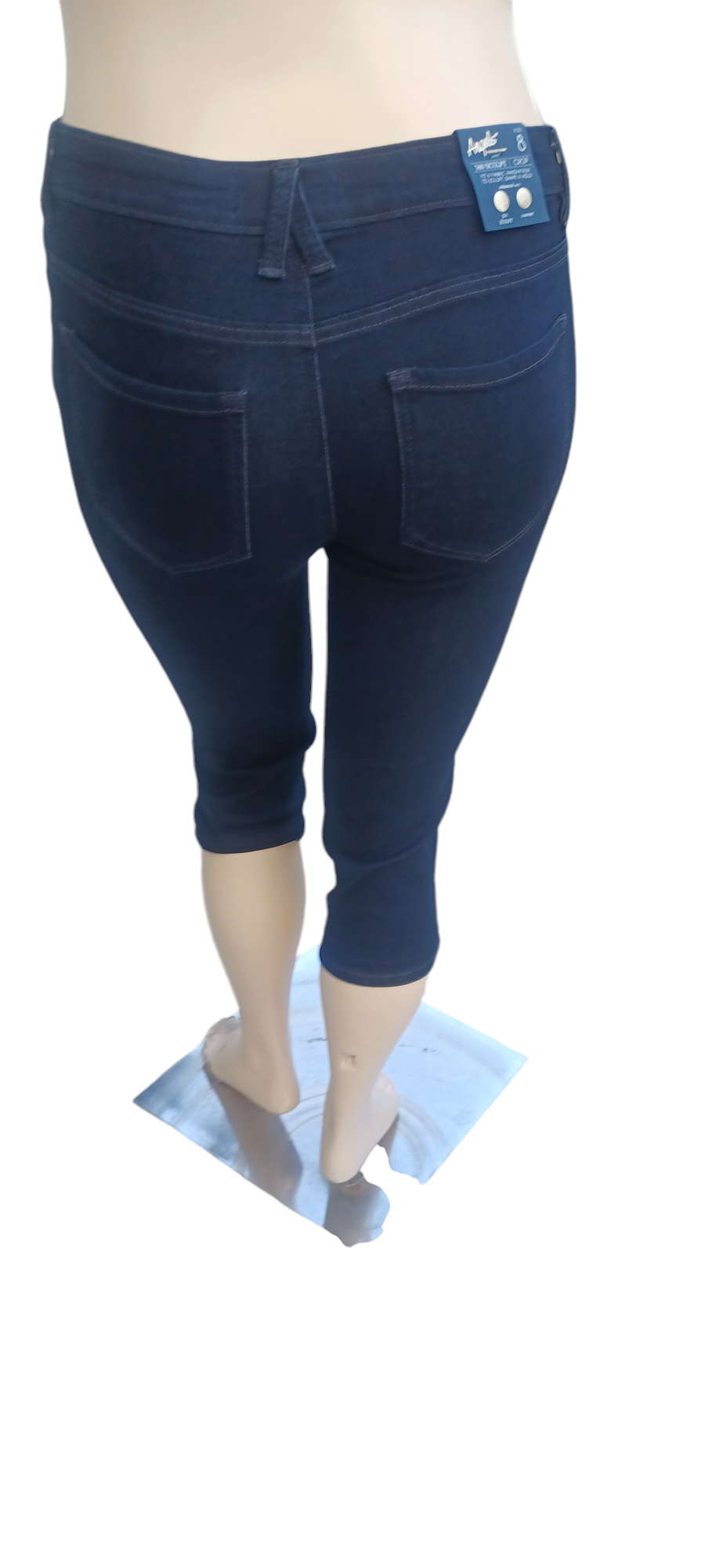 Sku 7002017....Angels Crop Jeans Size 8