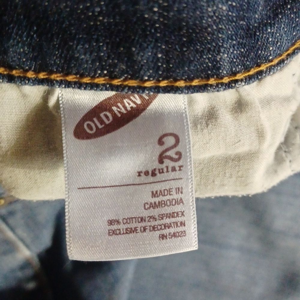 4116.....Old Navy The Flirt Crop Jeans Size 2R, W26" 19"Inseam 8"Rise