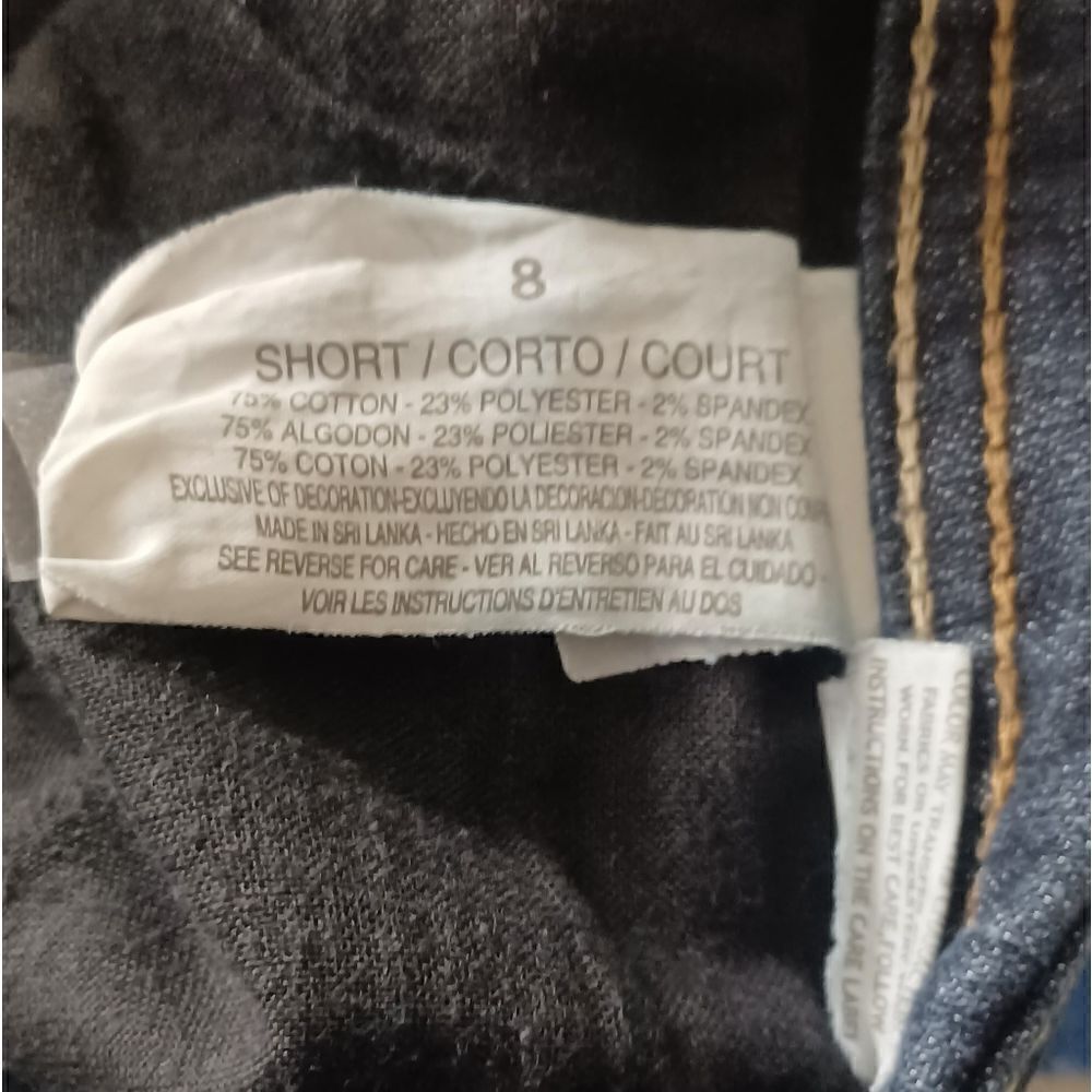 549618.....Gloria Vanderbilt Straight leg Jeans Size 8, W28 27"Inseam 10"Rise