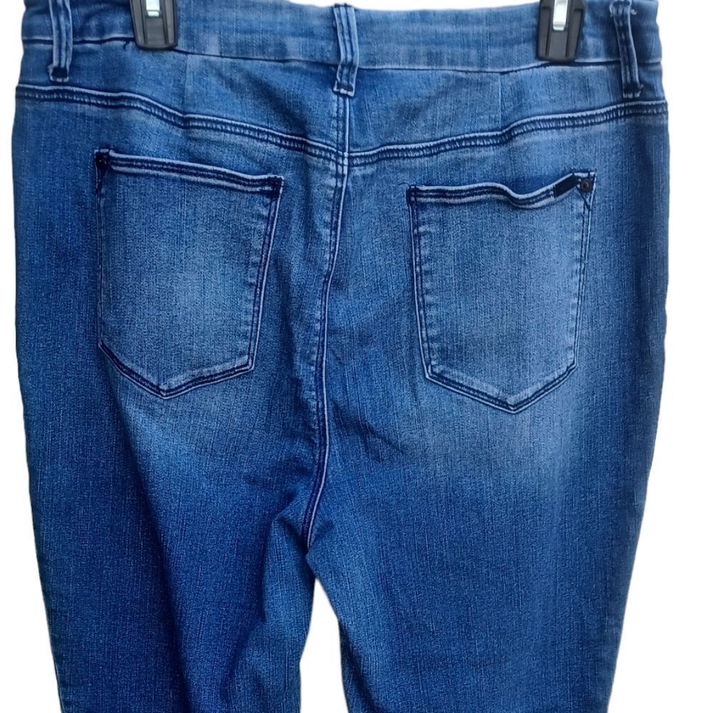 8002...SO High Rise Crop Jeans Size 32" Waist