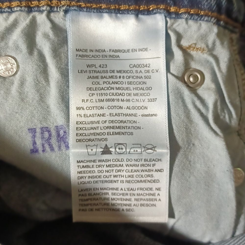 532428.....Denizen Levis Slim Tapered Fit Jeans Size 32X34