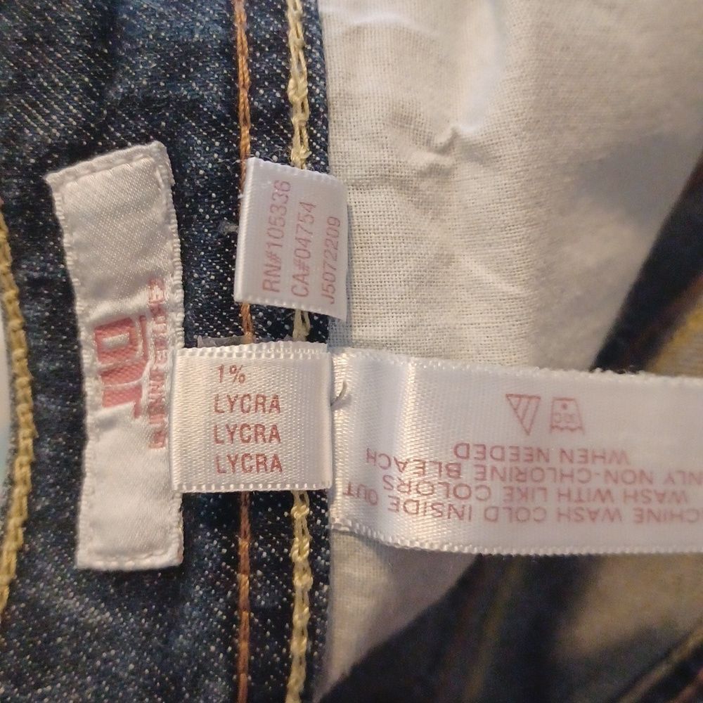 567030.....JLO Collection Bootcut Jeans Size 9, W28" 26"Inseam 8"Rise