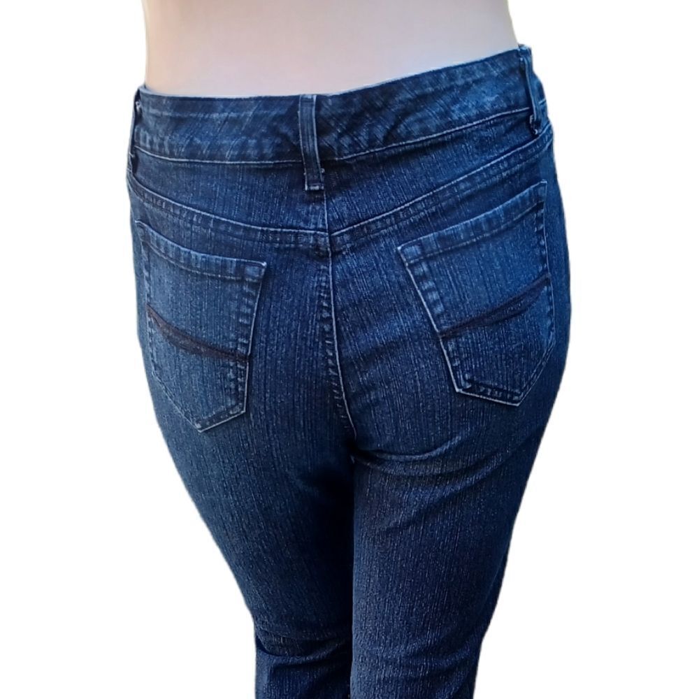 575923.Bandolino High Rise Straight leg Jeans Size 32" W 29" Inseam 11" Rise