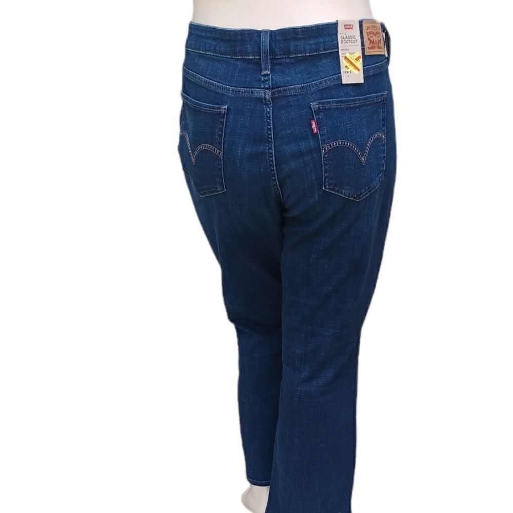 57882...Levi's Classic Bootcut Jeans Size 22W