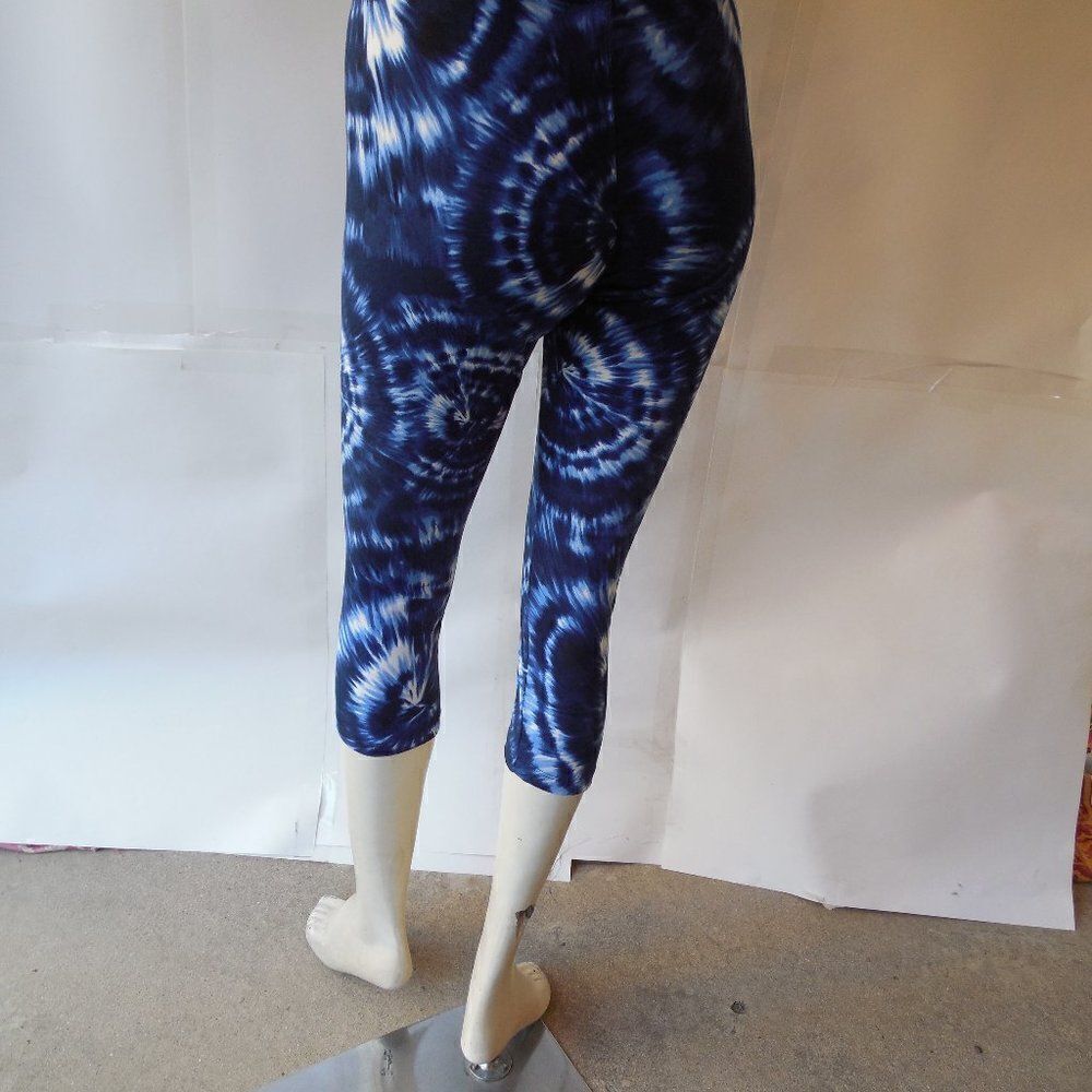 5681...Hot Kiss Blue Color Print Leggings Size L