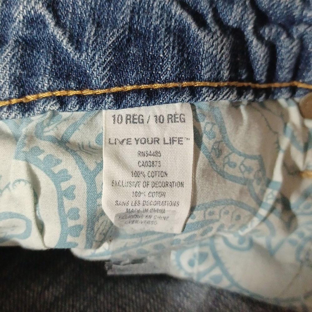 592631....American Eagle Straight Leg Jeans Size 10 Reg, 32"W 23" Inseam 8" Rise