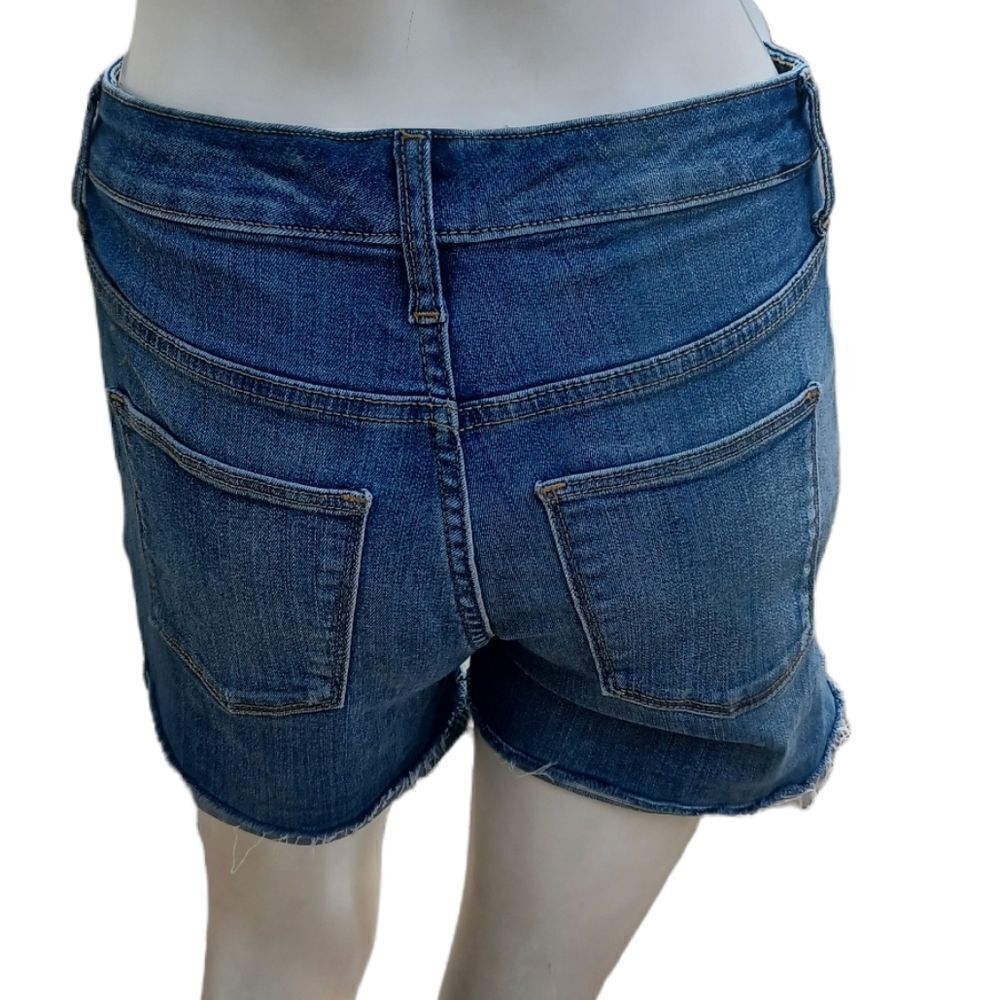 600634......Universal Thread Jean Shorts Size 2/26R, 3" Inseam 9" Rise