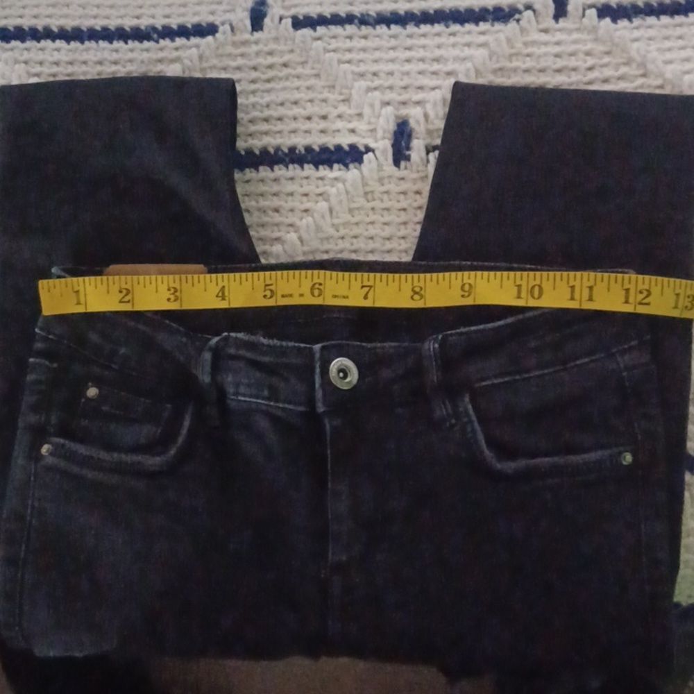 8147.....Zara Skinny Jeans Size 24" Waist, 25" Inseam 7"Rise