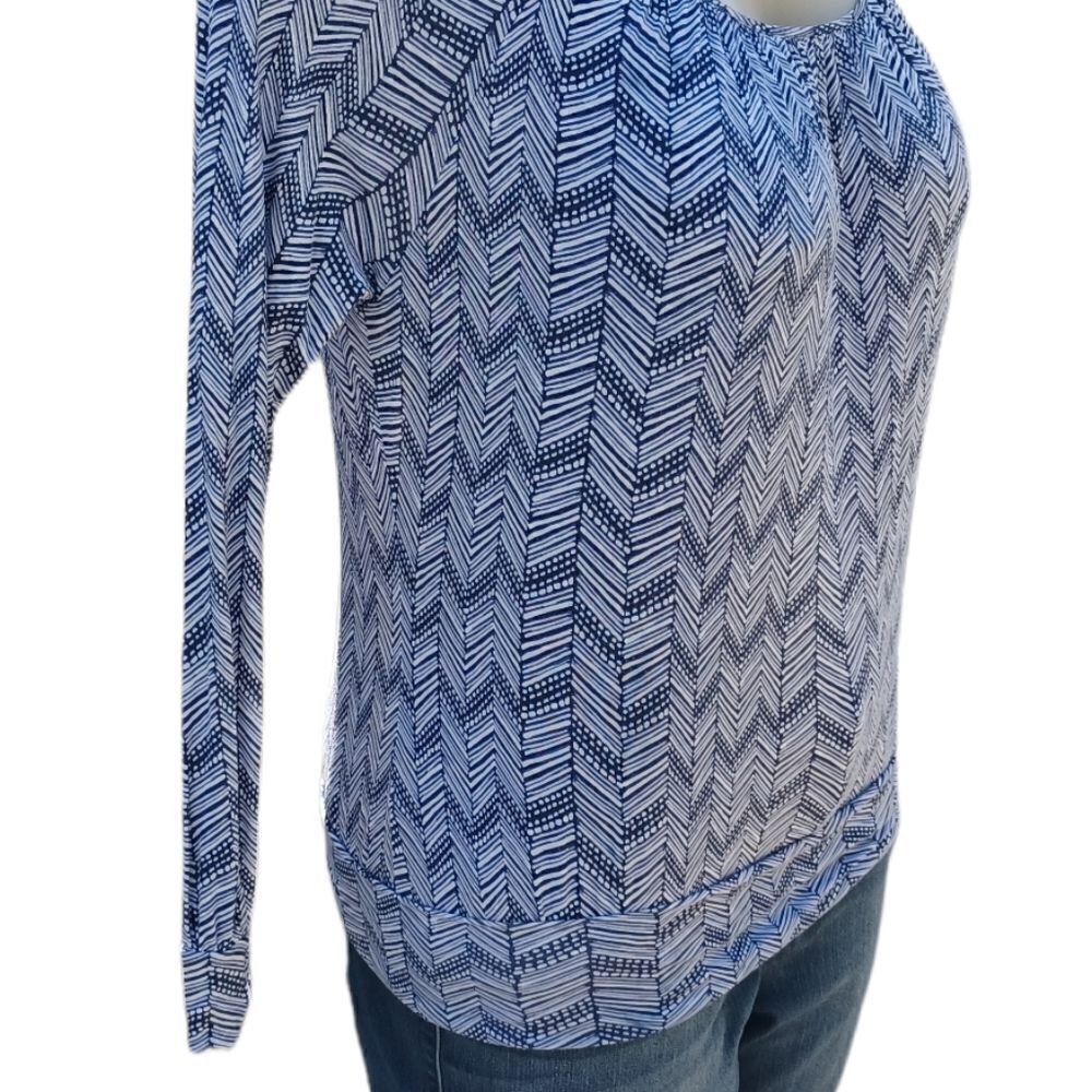 611533...Daisy Fuentes Long Sleeves Caual Blouse Size Medium