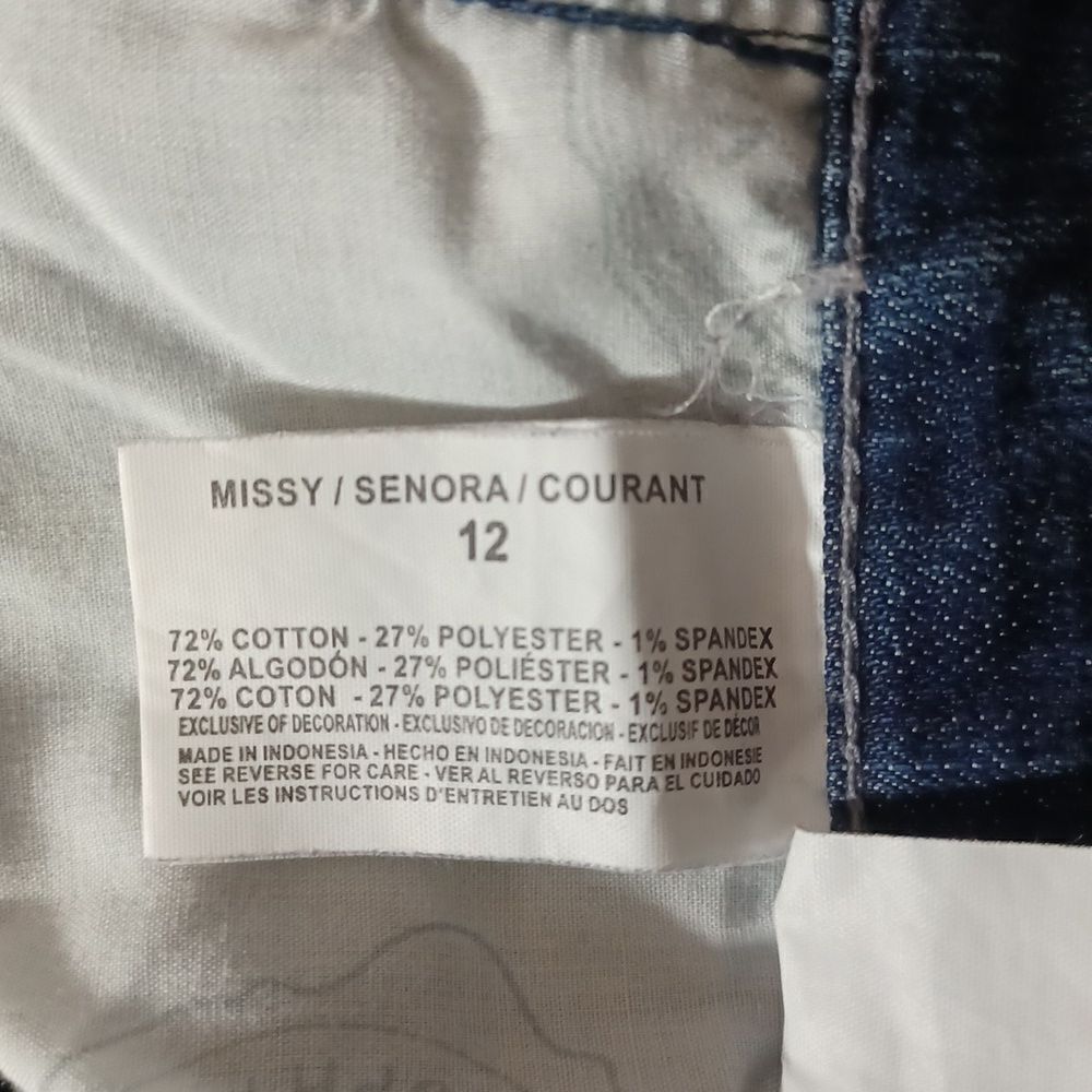 7009148.......Gloria Vanderbilt Crop Jeans Size 12, W30" 18"Inseam 11"Rise