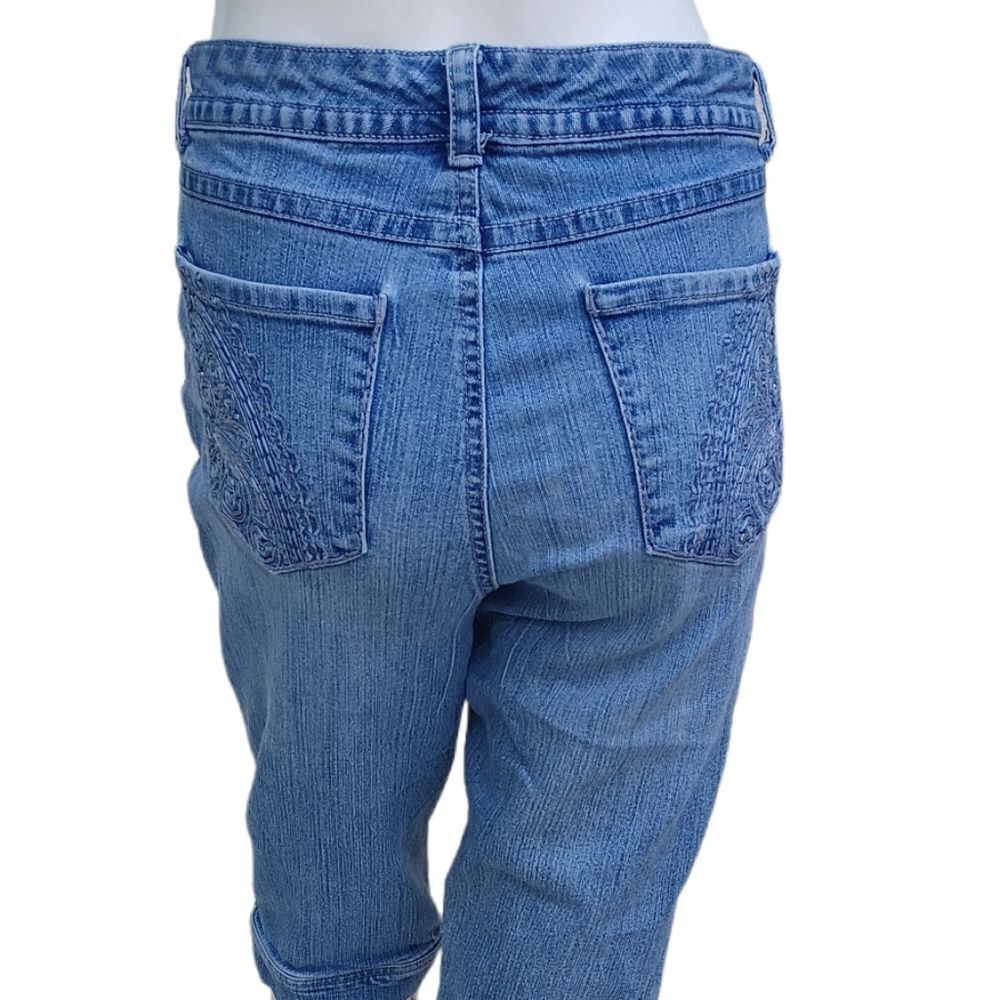 59722.....Gloria Vanderbilt Low Rise Crop Jeans Size 6, W28" 16"Inseam 8"Rise