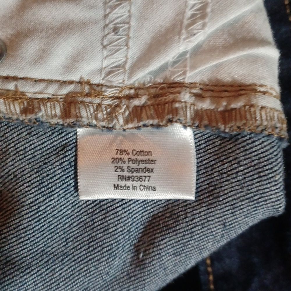 625120....St John's Bay Bootleg Jeans Size 8, W30" 29" Inseam 10"Rise