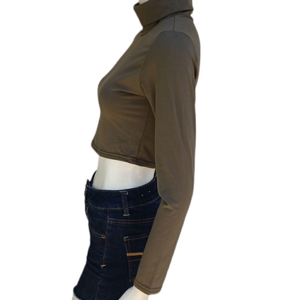 609733....Long Sleeve Turtleneck Crop Top Size S