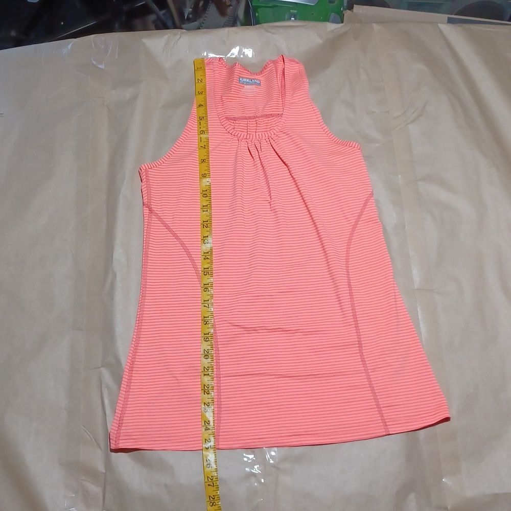 6257....Kirkland Signature Tank Top Size Small