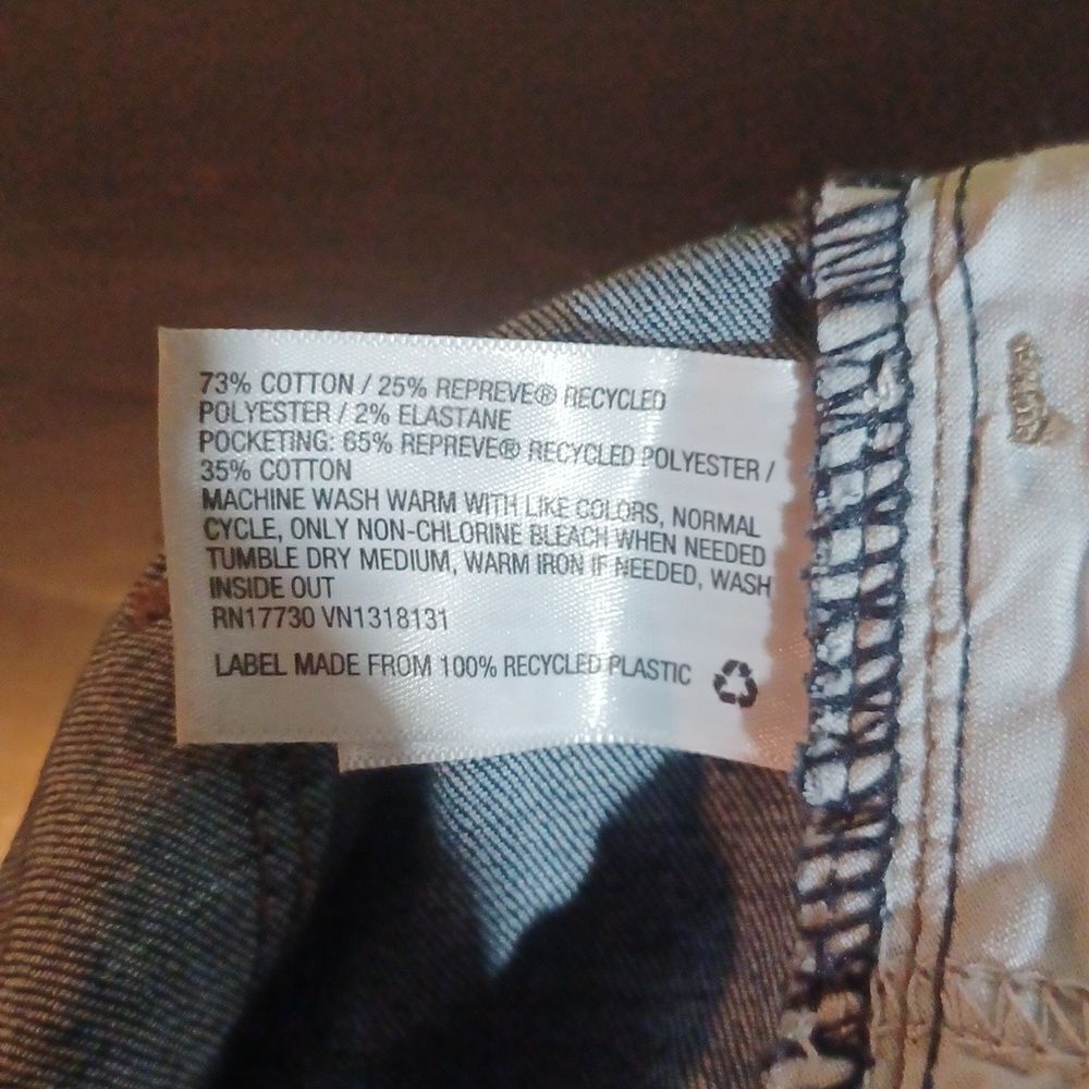 624320....Universal Thread Skinny Jeans Size 00/24R, 8" Rise