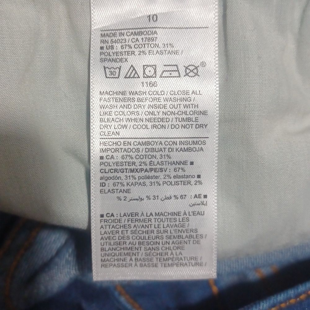 111322.....Old Navy Straight leg Jeans Size 10, W30" 28"Inseam 9"Rise