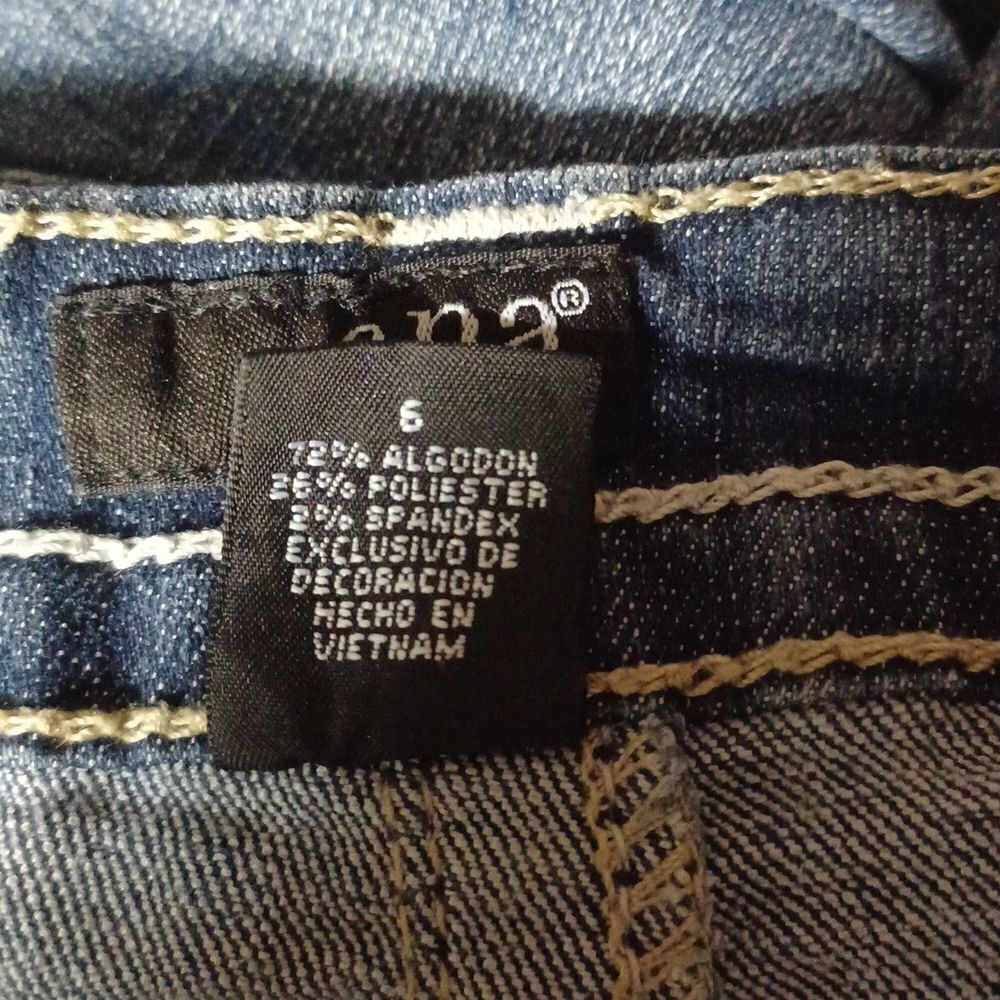 629714...a.n.a. Crop Jeans Size 6, 28" Waist 22" Inseam 8" Rise