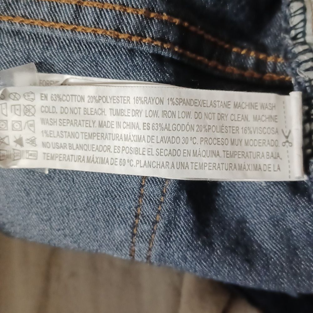 301548.....Forever21 Skinny Jeans Size 28