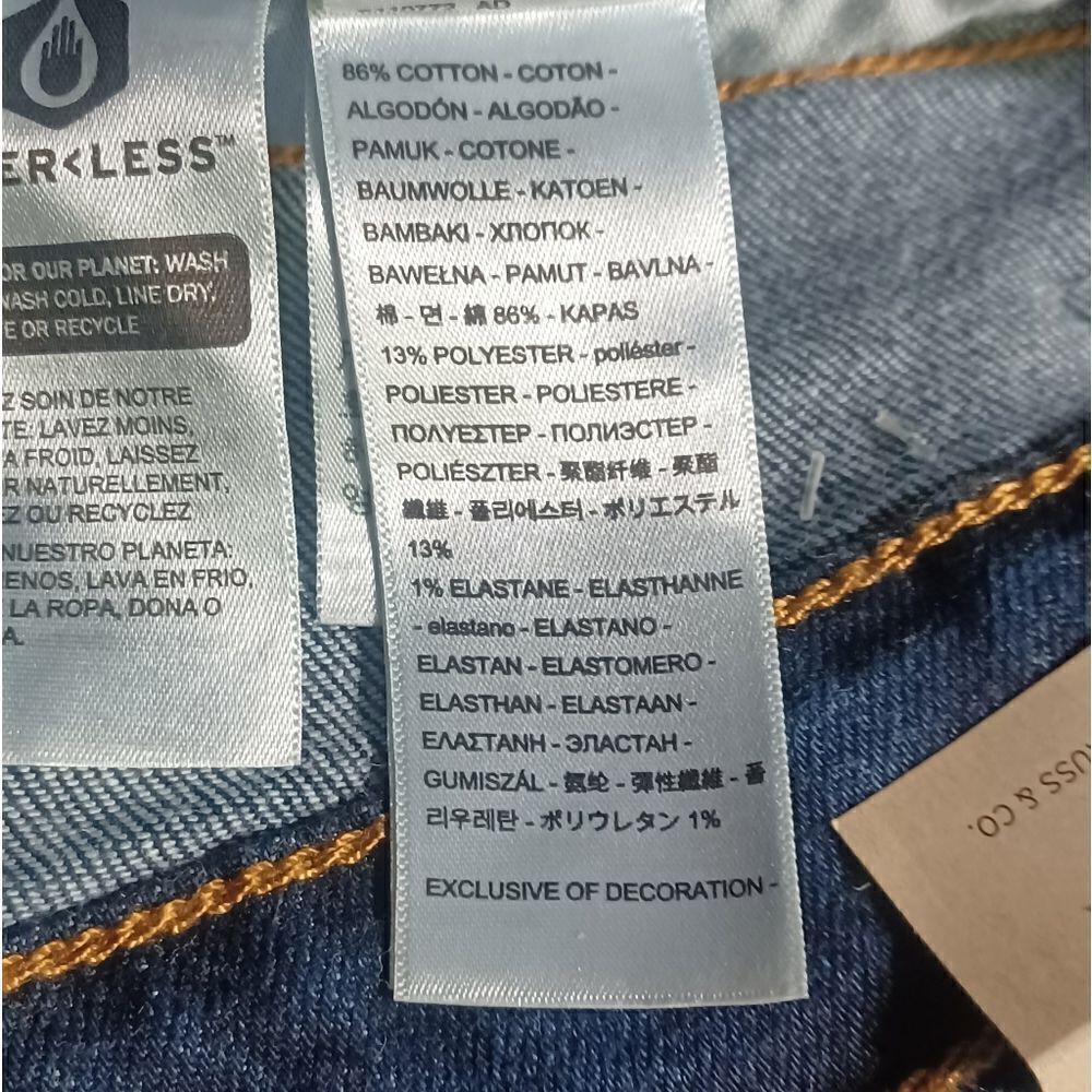 681835....Levis Ribcage Straight leg Jeans Size 18W