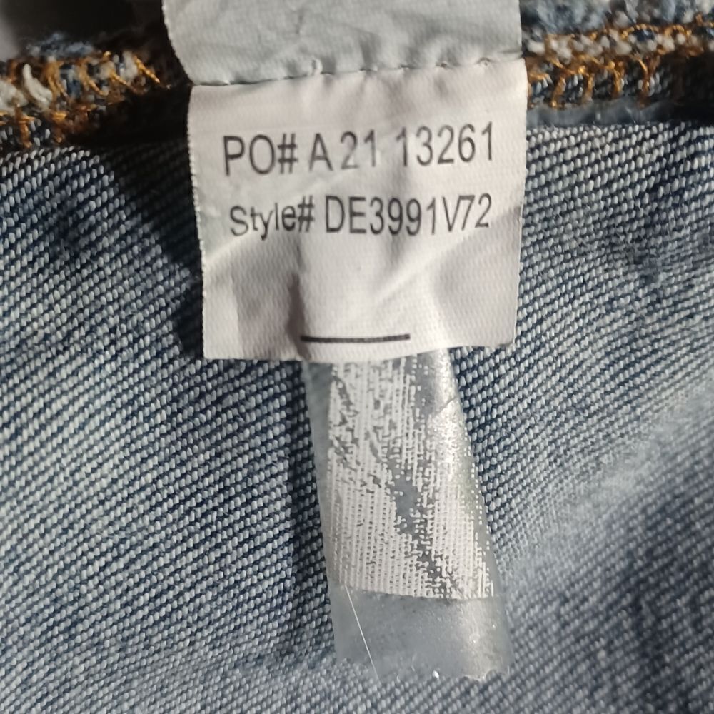 689345....Indigo Jean Shorts Size 9, 28" Waist
