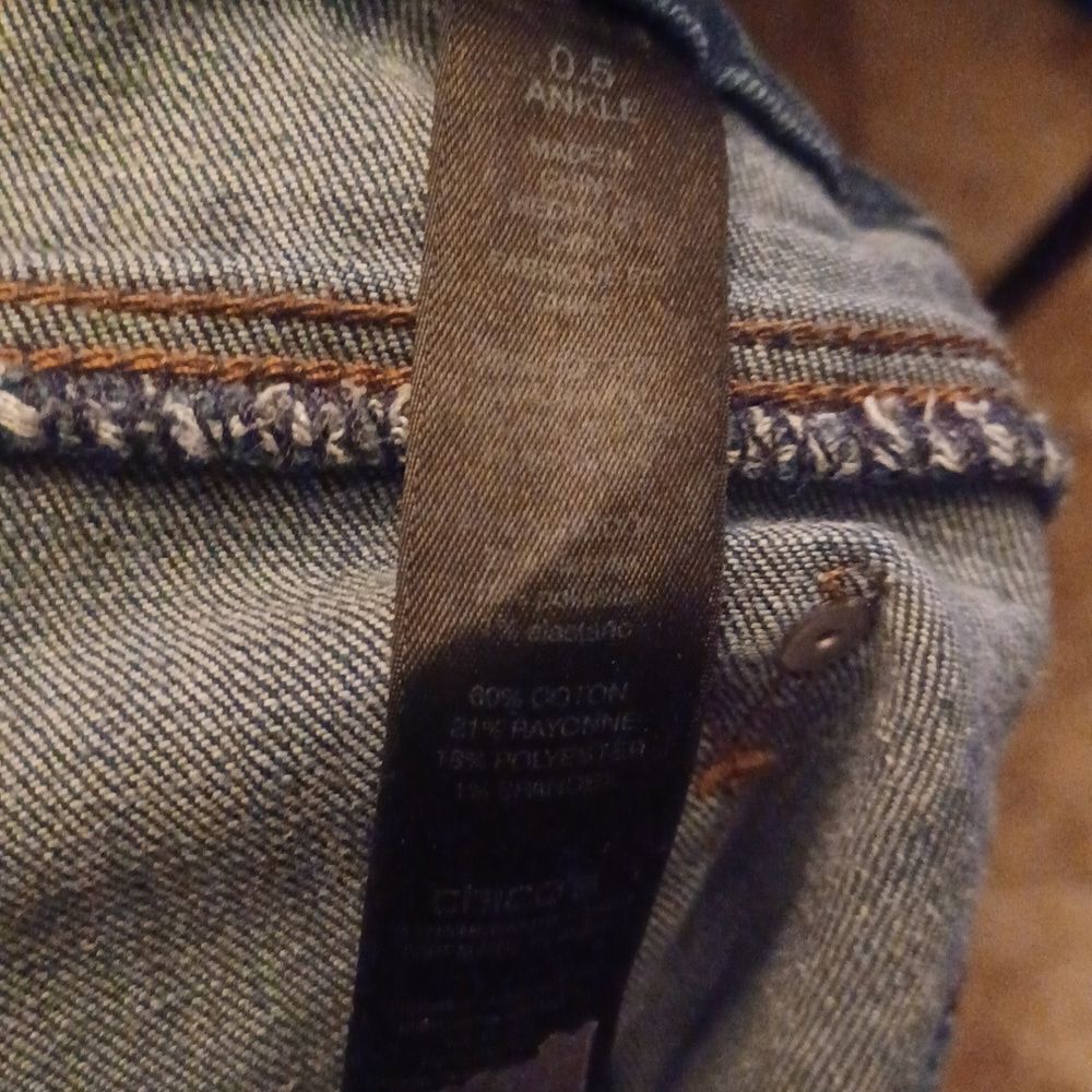 632737...Chico's SO Slimming Girlfriend Ankle Jeans Size 0.5 Ankle