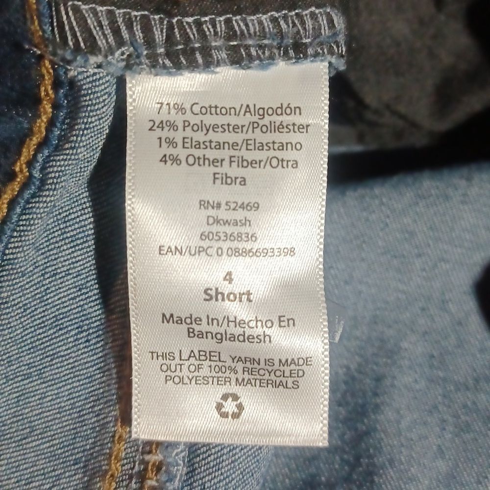 639538....Sofia Skinny Jeans Size 4 Short, W26" 24"Inseam 9"Rise