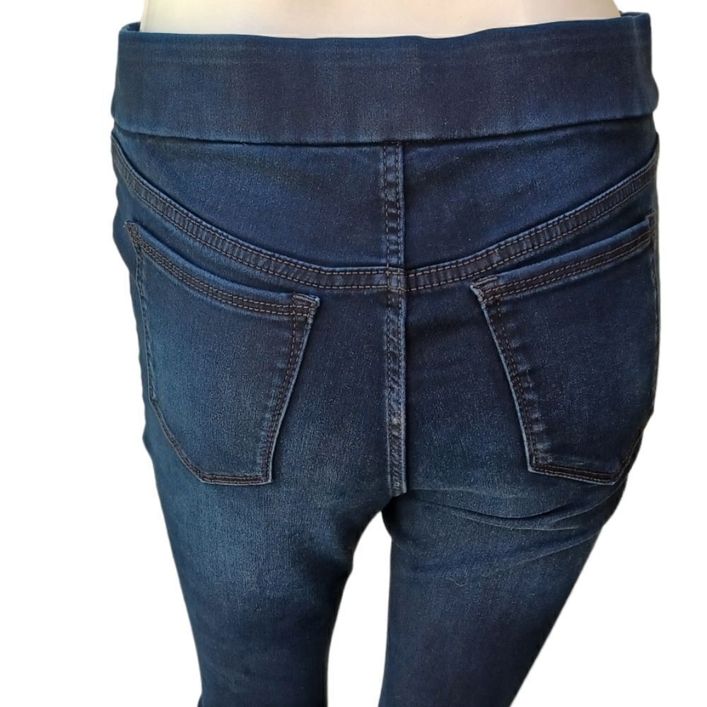 64163....Gloria Vanderbilt Pull-On Jeans Size 4, W28" 27"Inseam 9"Rise