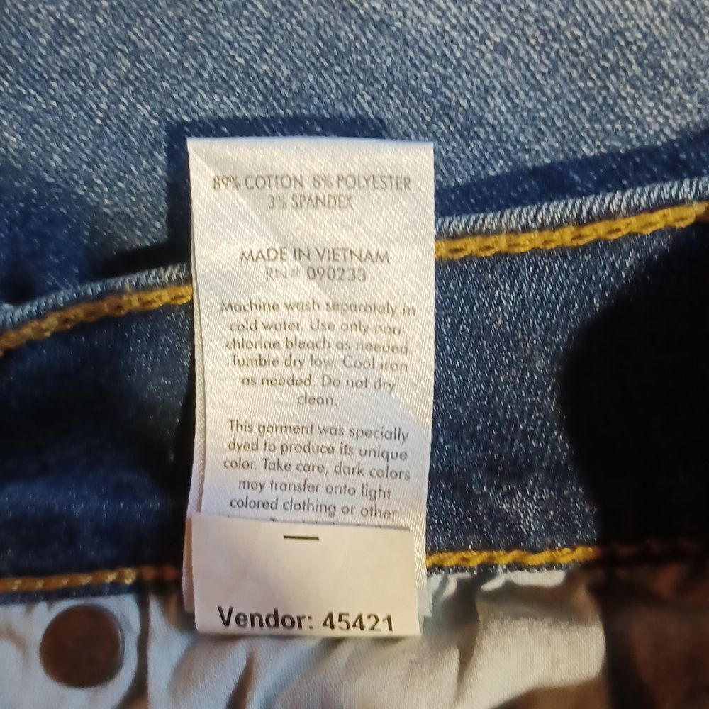 64083.....Pacsun Skinny Jegging Jeans Size 23, W22" 27"Inseam 9"Rise