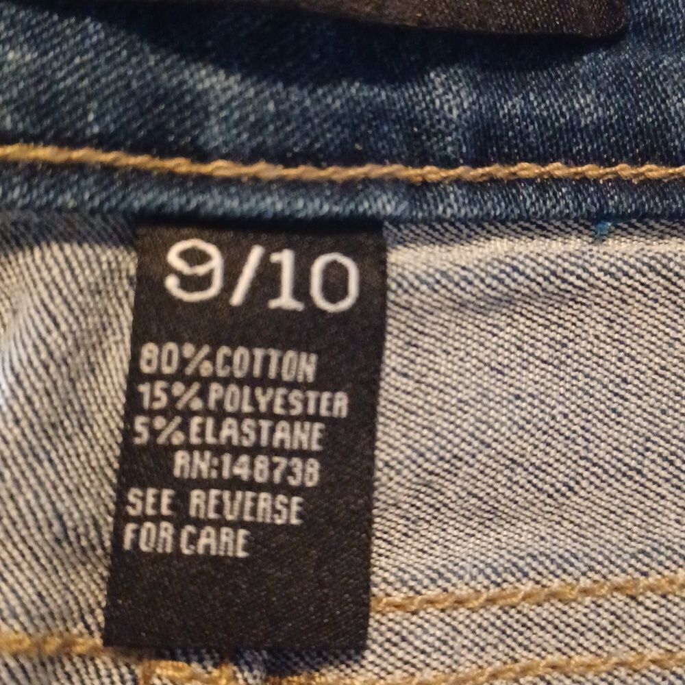 645136.....Fashion Nova Skinny Jeans Size 9/10, W28" 30"Inseam 9"Rise