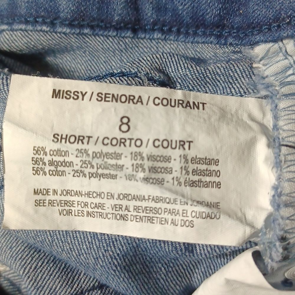 645317....Gloria Vanderbilt Straight leg Jeans Size 8, W30" 28"Inseam 10"Rise