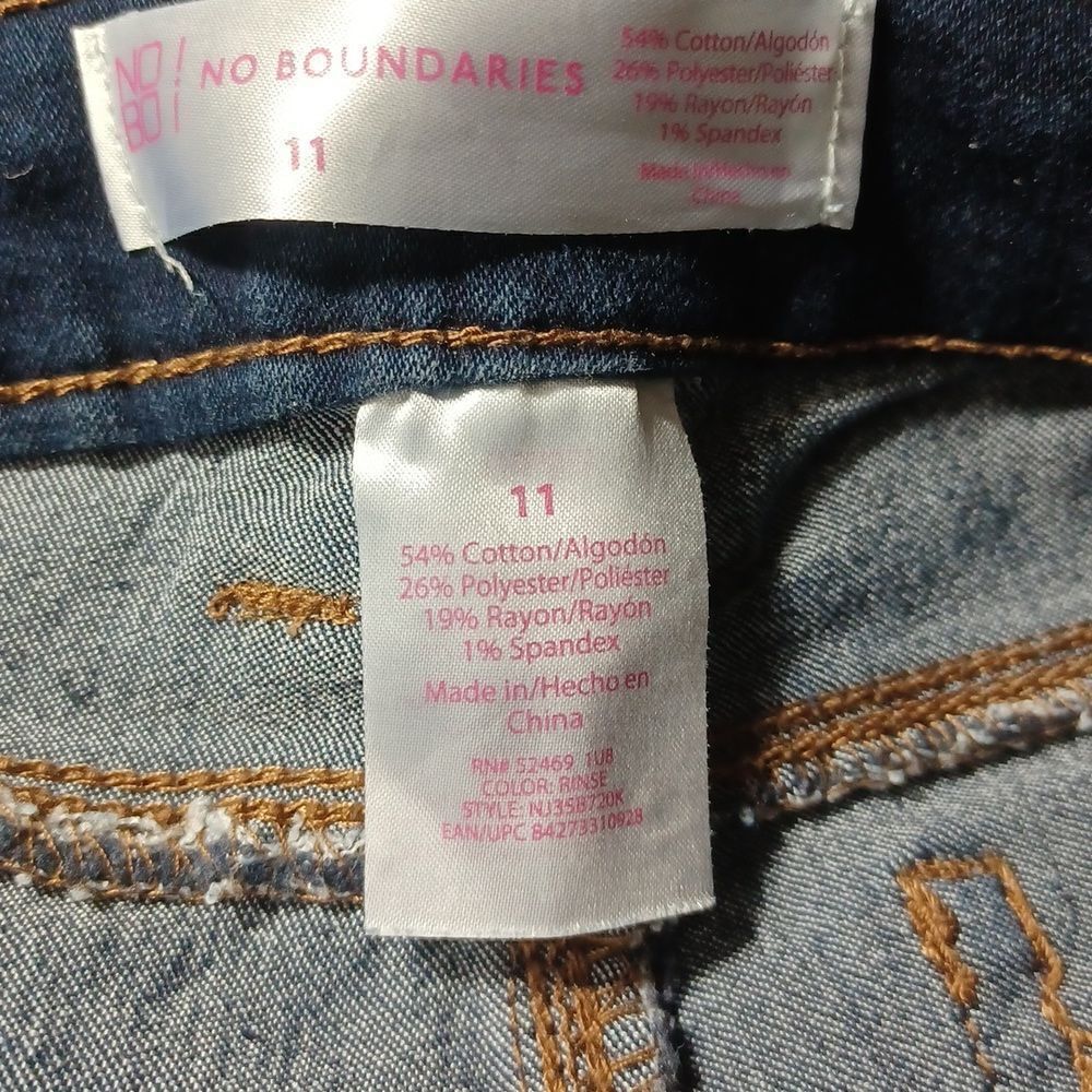 646417.....No Boundaries Skinny Jeans Size 11, W28" 26"Inseam 8"RIise