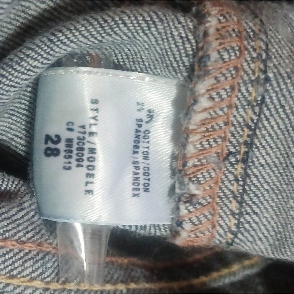 652324....Guess Jeans Skinny Style Size 28, 30"Inseam 6"Rise