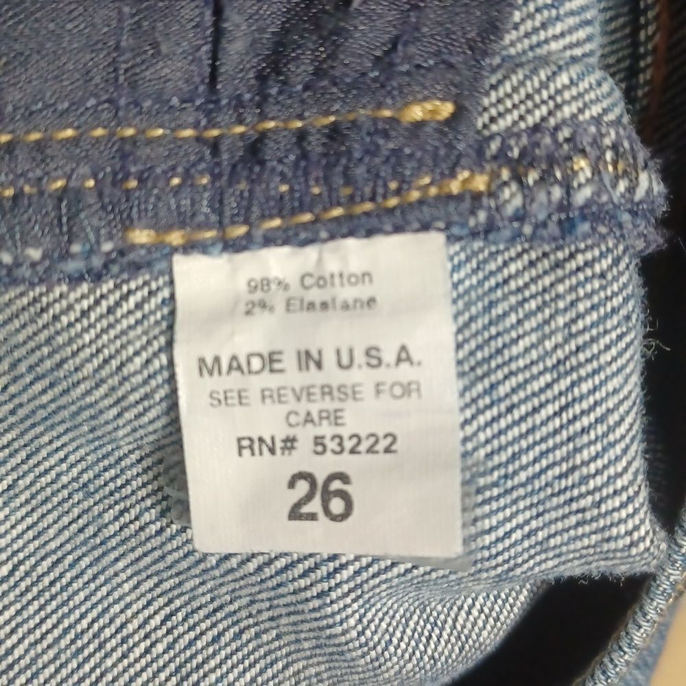 643022....David Kahn Capri Jeans Size 26, W28" 16"Inseam 7"Rise