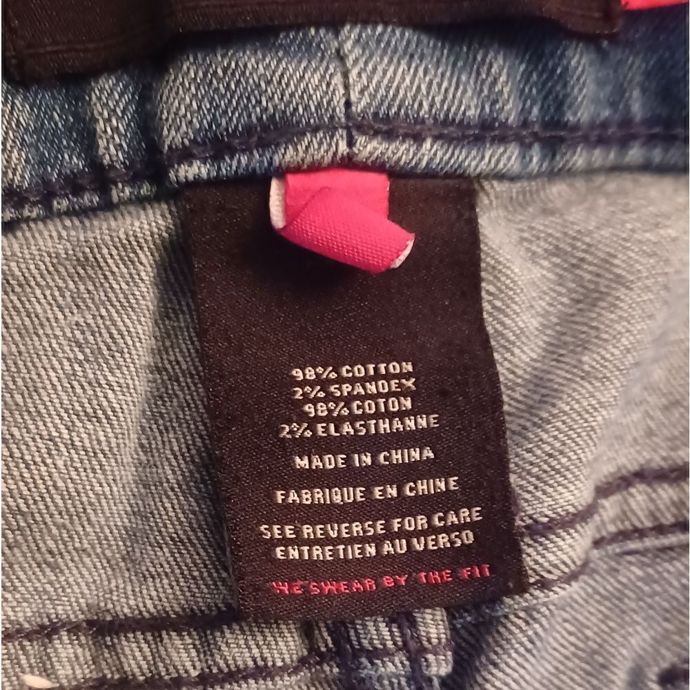 693525.....Torrid Skinny Jeans Size 14, W34" 30"Inseam 9"Rise