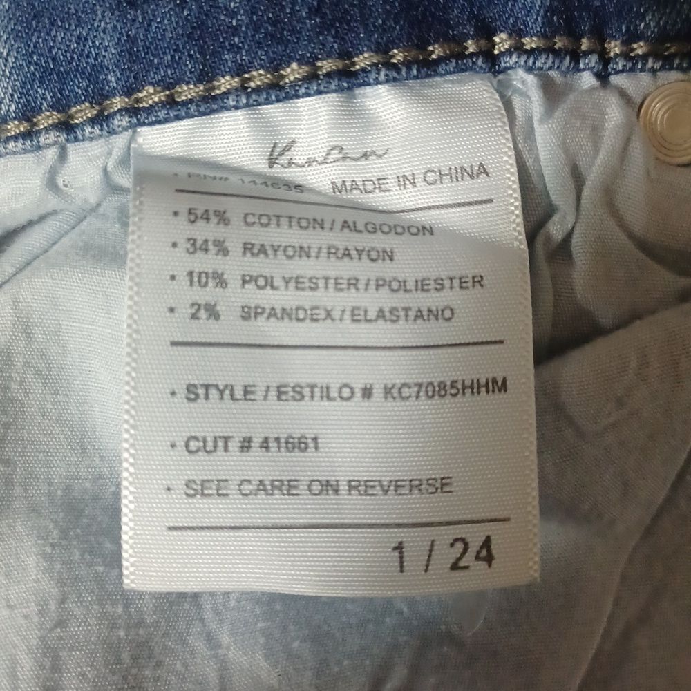 656540....Kancan Skinny Jeans Size 1/24, 28"Inseam 9"Rise