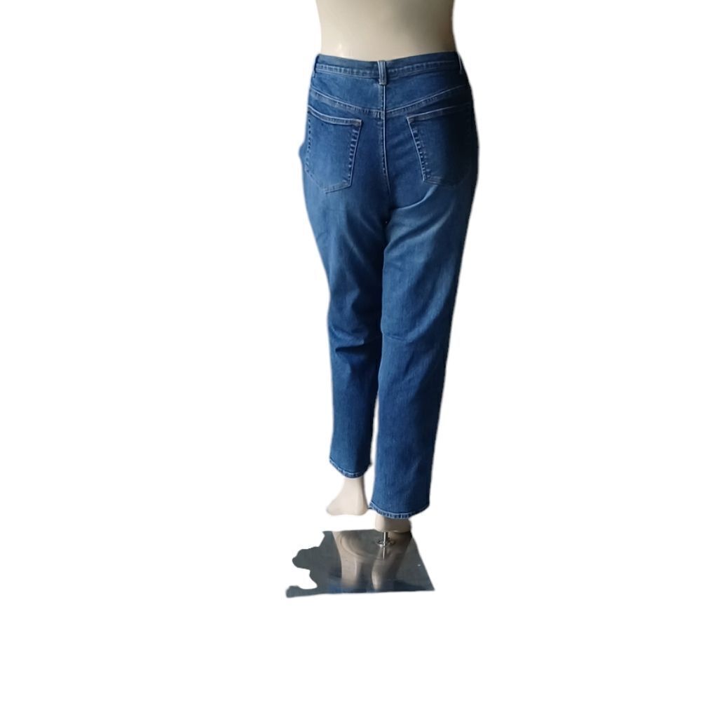 410218.....Stretch Straight leg Jeans Size 16