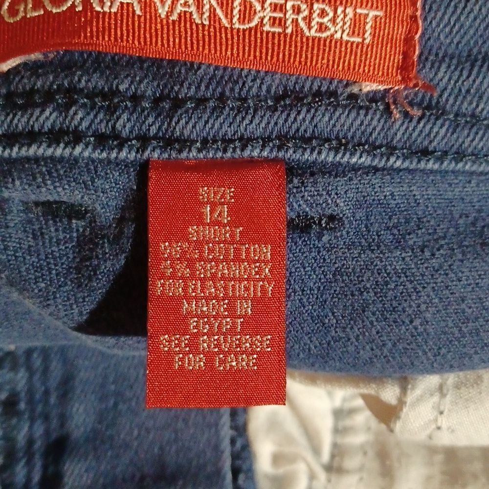 102520...Gloria Vanderbilt Straight leg Size 14