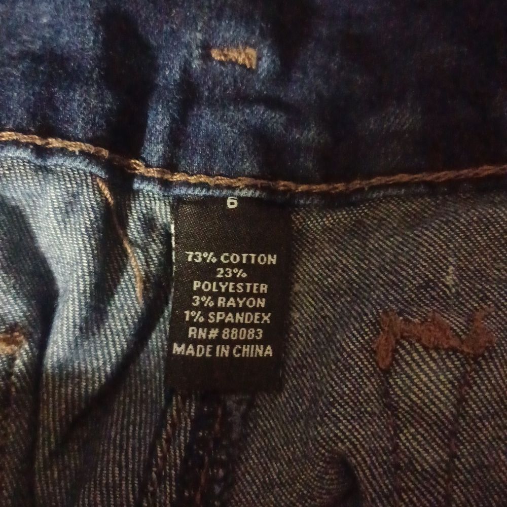 664142.....Refuge Skinny Jeans Size 6, W24" 27"Inseam 10"Rise