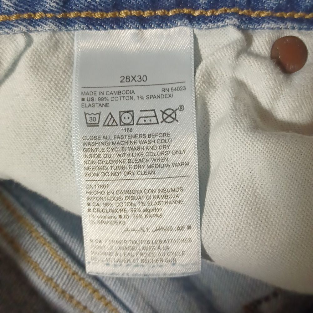 665242....Old Navy Straight leg Jeans Size 28X30, 9"Rise