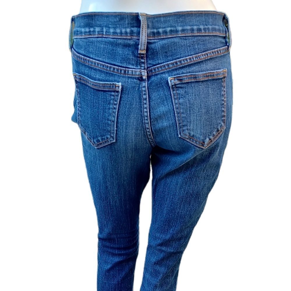 43019..Preowned Old Navy Sweetheart Jeans Size 2 Short,W26" 27"Inseam 8"Rise