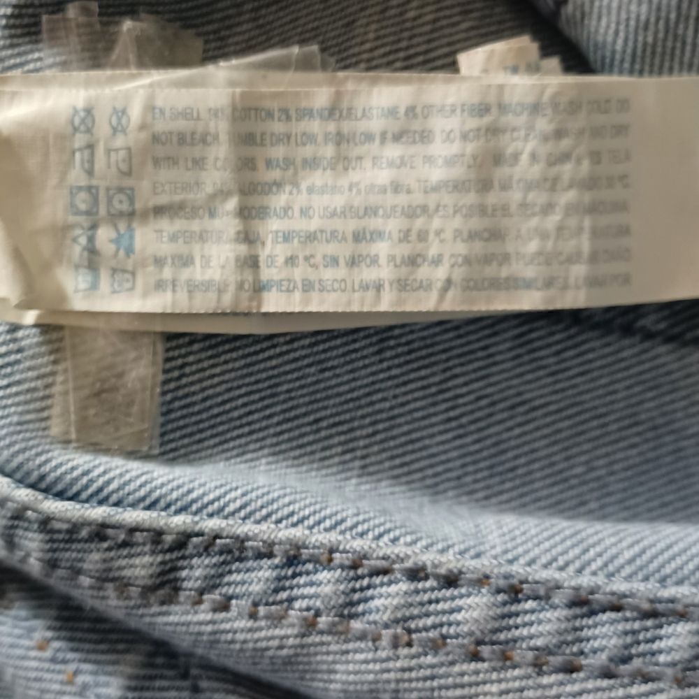 695140....Forever21 High Rise Skinny Jeans Size 25