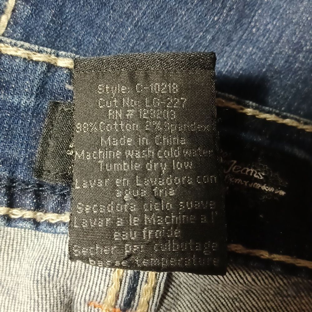 437614.....Cello Bootcut Jeans Size 5, W26" 29"Inseam 7"Rise