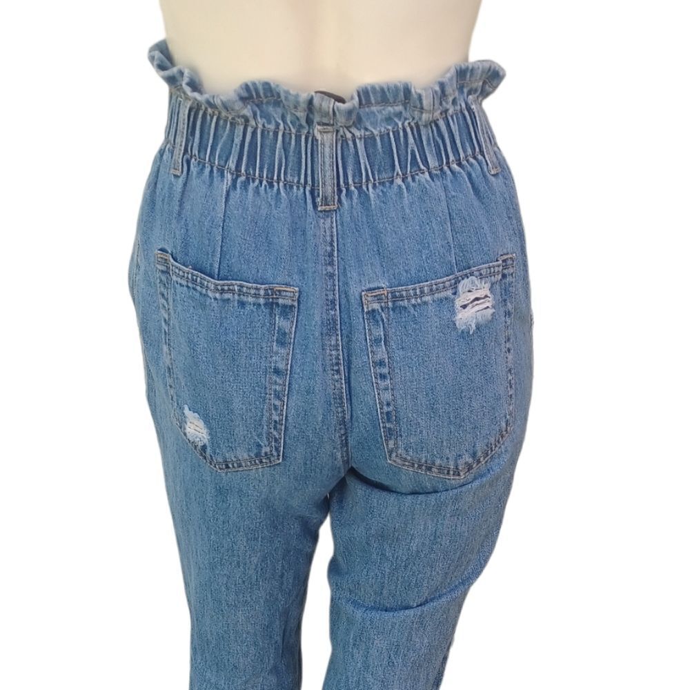 657734.....Forever21 Straight leg Jeans Size 24