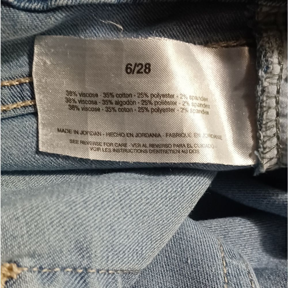 694840.....FRAYED High Rise Skinny Jeans Size 6/28