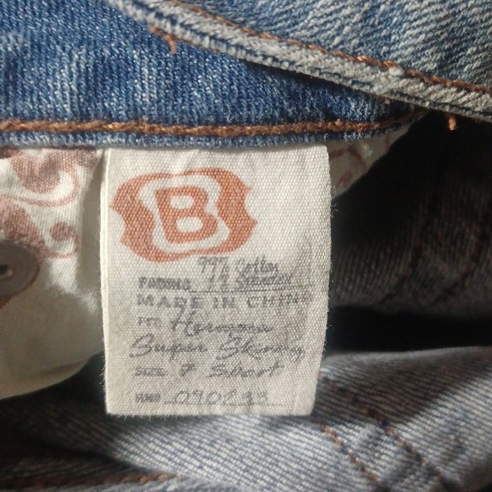 44237..Bullhead Skinny Jeans Size 7Short, 30" Waist 28" Inseam 7" Rise