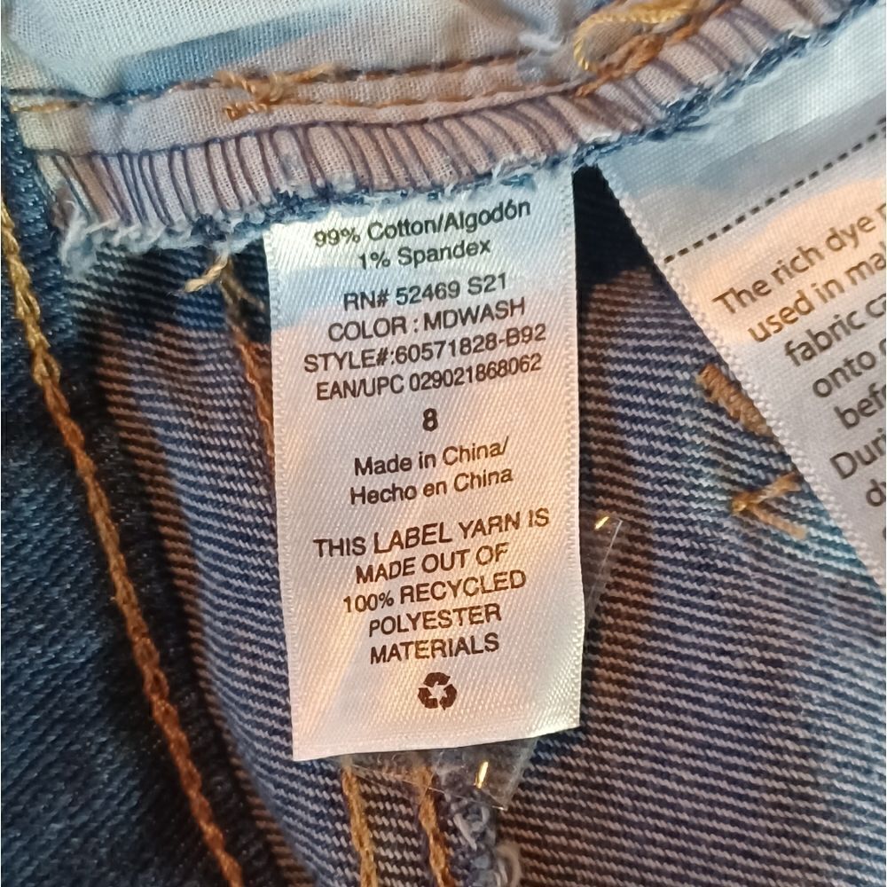 69634.....Scoop Crop Straight leg Jeans Size 8, W29" 25"Inseam 10"Rise