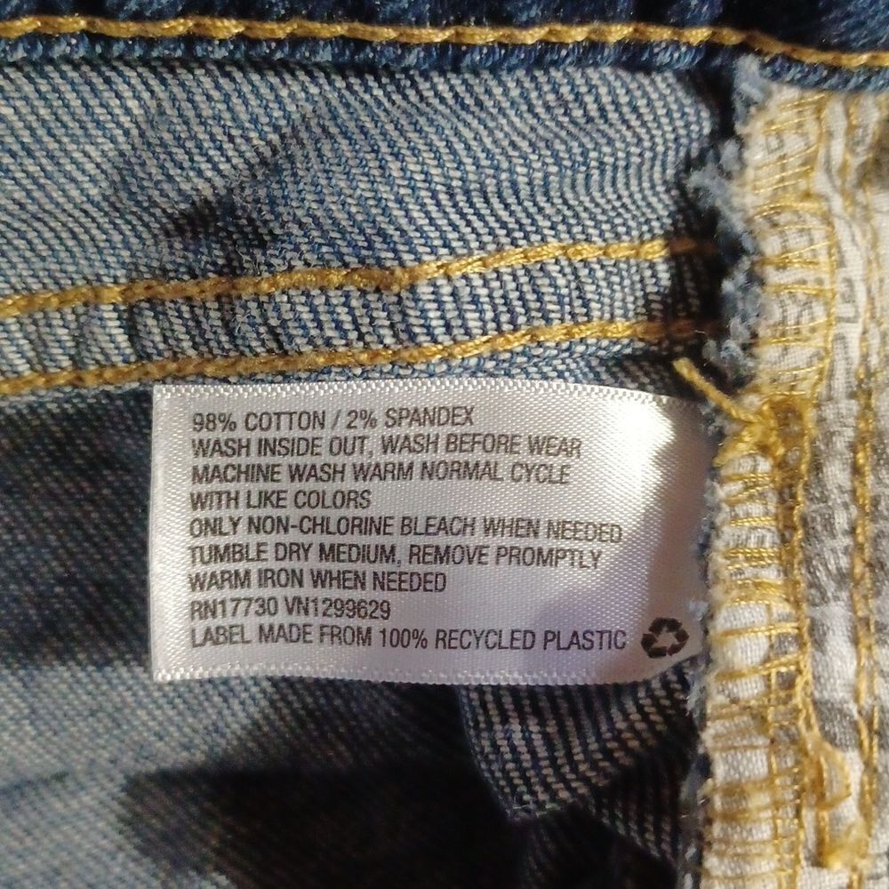 4118....Wild Fable Straight leg Jeans Size 00