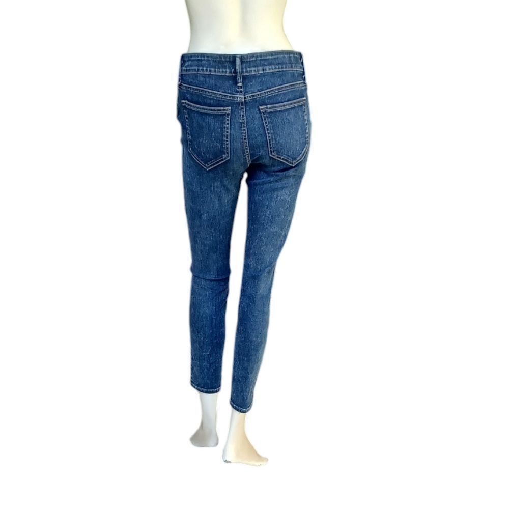 4183.....G by Guess Skinny Jeans Size 26, 25" Inseam 8" Rise