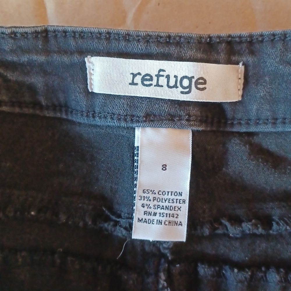 4185....Refuge Black Skinny Jeans Size 8, W26" 25"Inseam 10"Rise